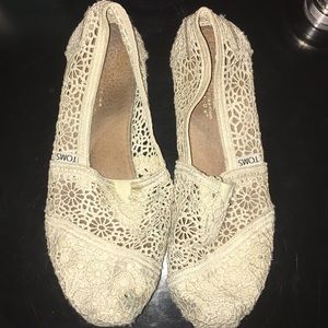 Toms lace shoes